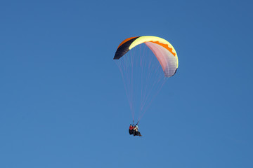 parachute, sky, paragliding, paraglider, sport, fly, blue, extreme, flying, gliding, adventure, freedom, air, paraglide, flight, glider, sports, activity, wind, people, action, parachuting, fun, risk,