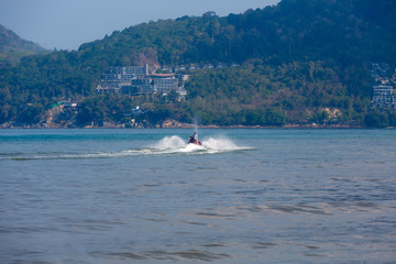Obraz premium High speed sea yachts float on the water surface in the Bay
