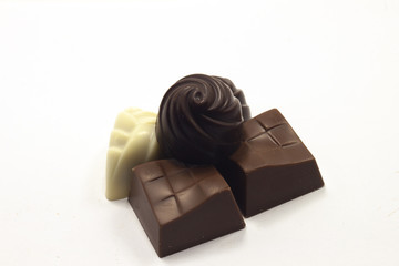 assortimento di cioccolatini di vari gusti e forme