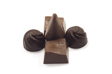 assortimento di cioccolatini di vari gusti e forme