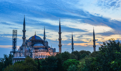 Fototapeta na wymiar Famous Blue Mosque at twilight