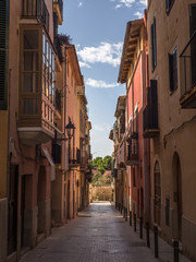 Fototapeta na wymiar narrow street in palma mallorca