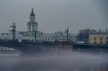 Fototapeta na wymiar Fog over the Neva river in St. Petersburg.