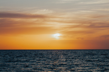 Obraz premium Sunset landscape ocean sea Sun and horizon