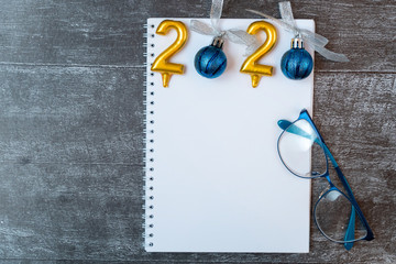 New Year and Christmas frame composition. Blank sheet of paper with christmas decorations on wooden background. Top view, flat lay, copy space. Template design card. Trendy color of the year 2020