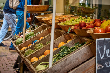 Obst und Gemüse Verkaufsstand Hofladen Markt