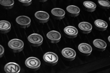 black and white image of old typewriter