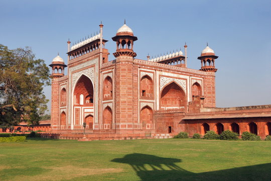 The Great gate (Darwaza-i rauza)?gateway to the Taj Mahal, Agra, Uttar Pradesh, India, UNESCO World Heritage Site.