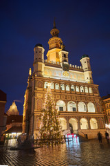 Fototapeta na wymiar the facade of Renaissance town hall and christmas decorations in city of Poznan.