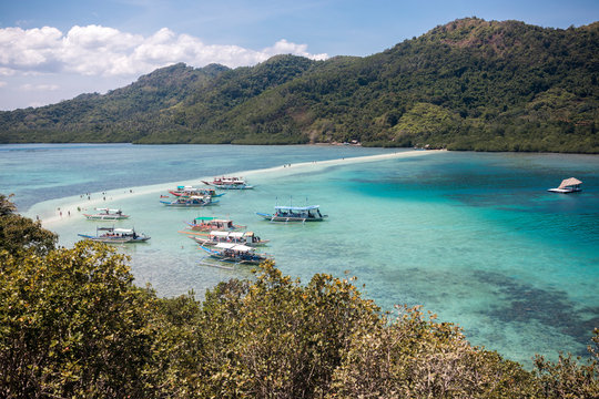 Snake Island - Natural White Sand Bridge in El Nido Beach in Palawan Philippines