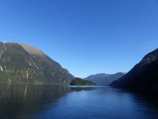 Fototapeta premium Doubtful sound in fjorland national park in New Zealand