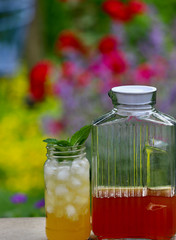 Fresh sun tea with spearmint leaves and a mason jar filled with ice