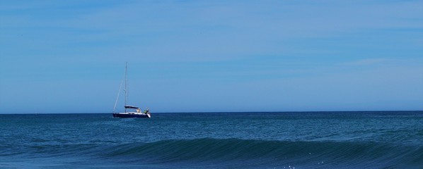 Segelboot im Meer