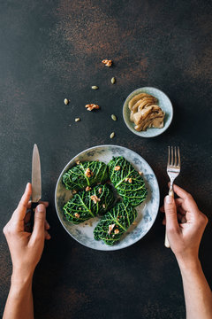 Stuffed savoy cabbage leaves