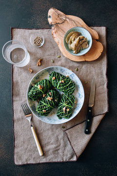 Stuffed savoy cabbage leaves