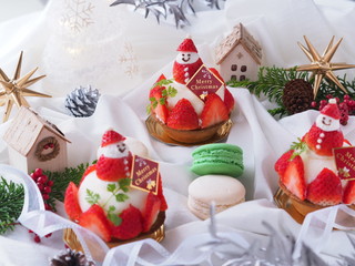 かわいいイチゴサンタクロースのケーキ