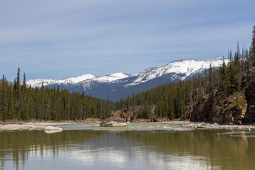 Naklejka premium Seh und Bergkette