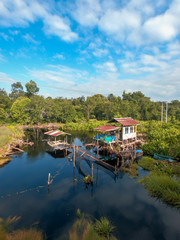 Obraz premium An abandoned wooden house built on a river in a remote area.