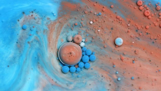 물감과 기름이 섞여 다채로운 색상의 몽환적인 비디오