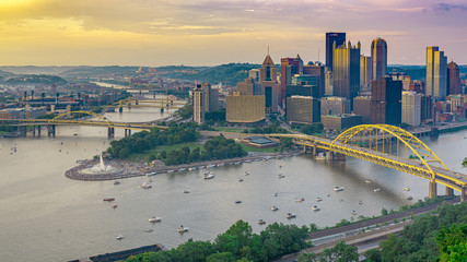 Pittsburgh with Cloud to Cloud Lightning - obrazy, fototapety, plakaty