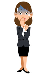 青ざめるスーツの女性の全身