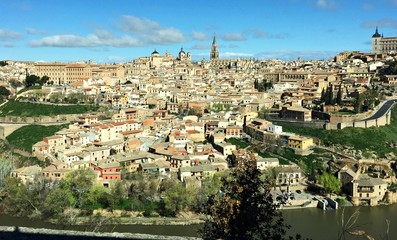 Fototapeta na wymiar Panorama of the historical beautiful Spanish city of Toledo in March 2018