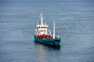 small tanker for supplying large ships