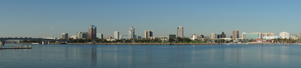 Fototapeta na wymiar Long Beach, Meer, Sonne, Wasser, Panorama, Stadtbild