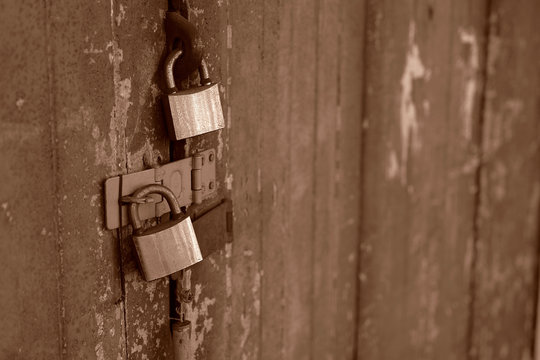 Two lock is very sefty of the house.