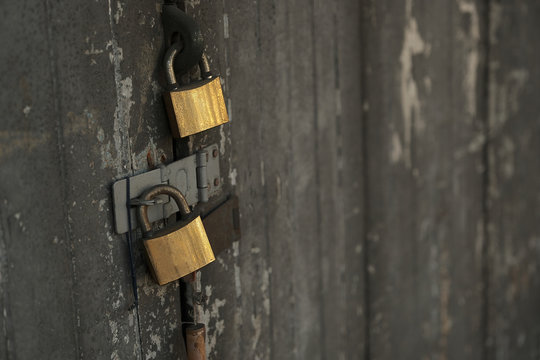 Two lock is very sefty of the house.