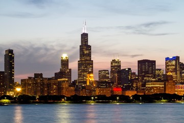 Fototapeta na wymiar Beautiful Chicago skyline at evening, USA