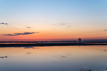 Fototapeta na wymiar beautiful sunset on the Gulf of Finland