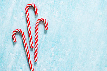 Christmas candy canes on blue background - 310825285