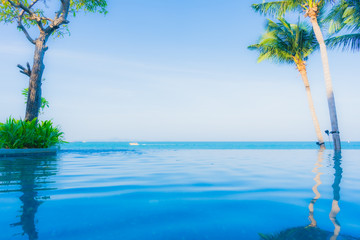 Obraz premium Beautiful landscape of outdoor swimming pool in hotel resort