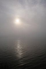 Nebel über dem Wasser