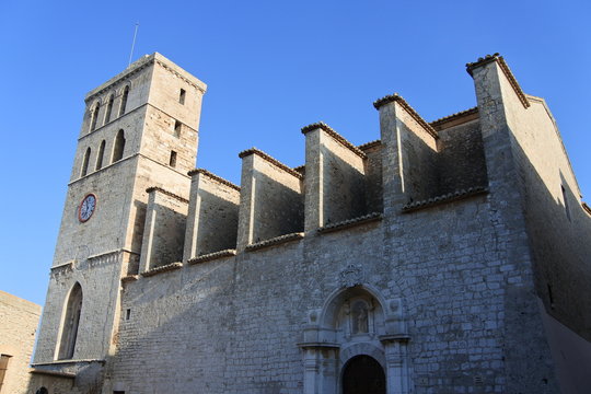 Die Kathedrale Santa Maria de les Neust in der Altstadt von Ibiza