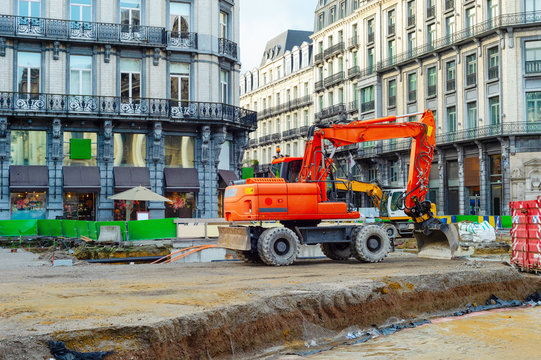 Street renovation, excavators, Brussels downtown