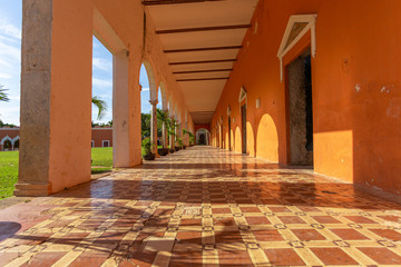 hacienda corridor - obrazy, fototapety, plakaty