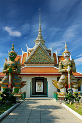 Fototapeta na wymiar statue of hanuman in buddhist temple -thailand 