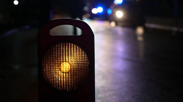 Blitzleuchte zur Absicherung eines Verkehrsunfall bei Nacht