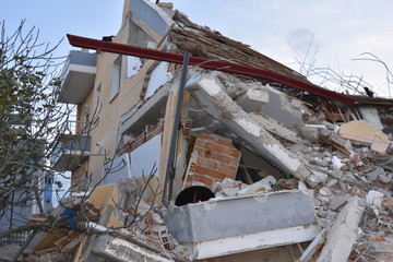 Earthquake 