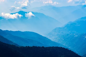 Papier Peint photo autocollant Himalaya Montagnes dans les tons bleus avec nuages, voyage en Inde, chaîne de l& 39 Himalaya, image de paysage