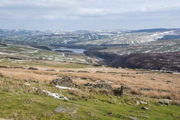 Obraz premium Winter landscapes of Dovestone National Park and Reservoirs, Peak District, England