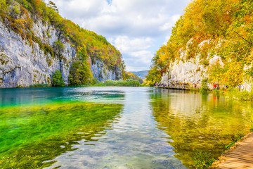Rocks and lake in Plitvice Lakes National Park, Croatia © Marcin Michalczyk