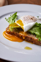 egg benedict toast