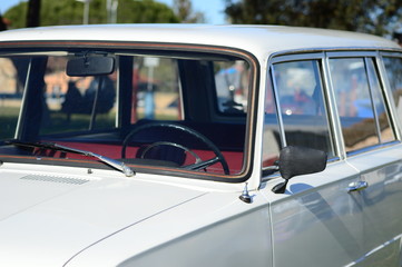 Coche clásico blanco retro