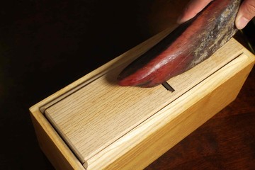 かつお節・削る - Shaving katsuobushi - Japanese traditional dried bonito
