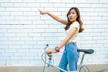 Fototapeta na wymiar Teen girl with vintage bicycle at out door.