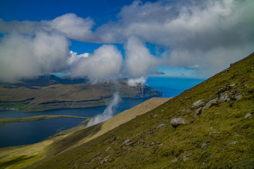 Wyspa Eysturoy na Wyspach Owczych © slawjanek