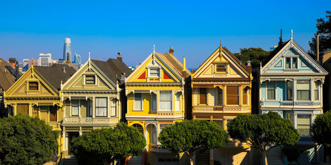 Fototapeta na wymiar Beautiful view of Painted Ladies, colorful Victorian houses located near scenic Alamo Square in a row, San Francisco